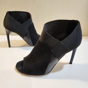 Diane Von Furstenberg Stylish Black Peep-Toe High Heeled Booties Size 7B